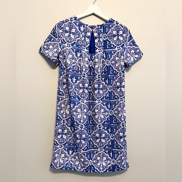 The Limited Tile Printed shift dress with keyhole back. Size XS. - Picture 3 of 4
